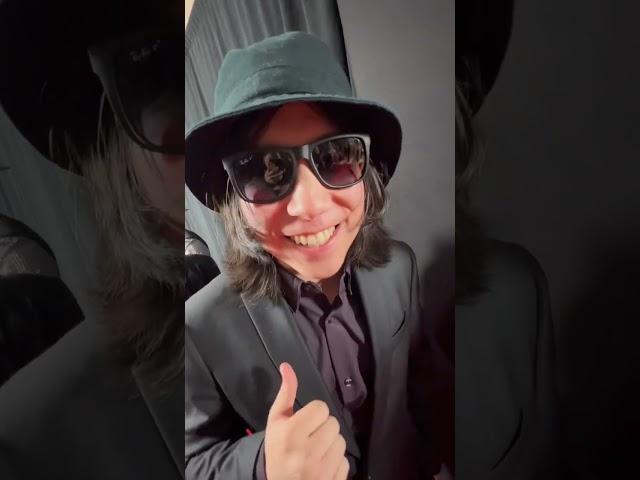 HE IS HERE! Welcome to the #streamys @Quackity!