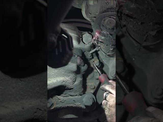 Freightliner ABS Sensor Replacement #freightlinercascadia #semitruck #semitruckrepair