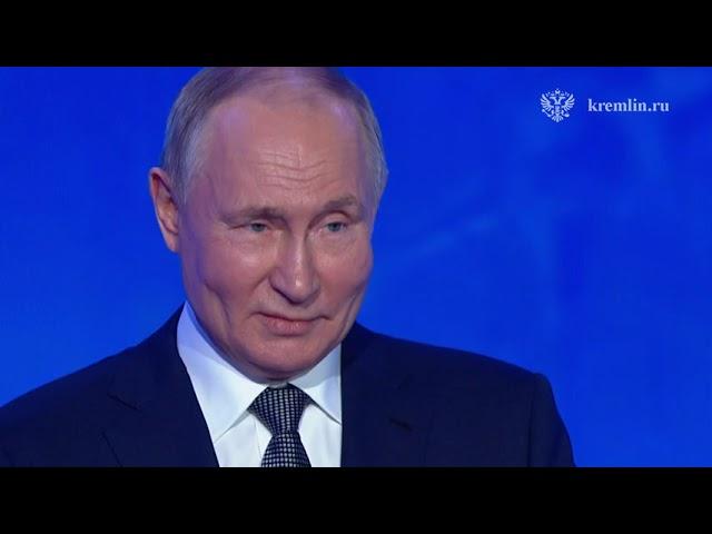 Владимир Путин предложил повысить зарплаты медикам с 1 марта