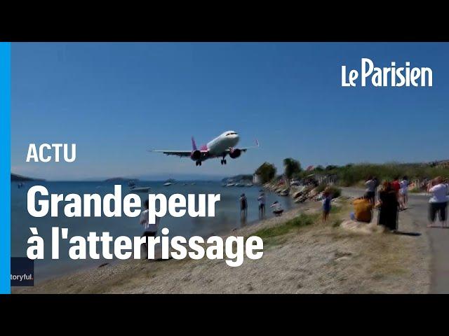 Un avion frôle de très près des touristes lors de son atterrissage en Grèce