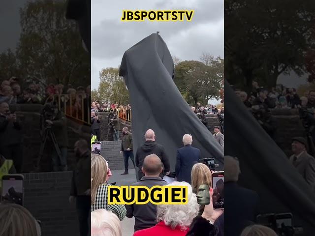 John Rudge Statue Finally Revealed #shorts #portvale #vale #valepark #valiants #rudgie #sir