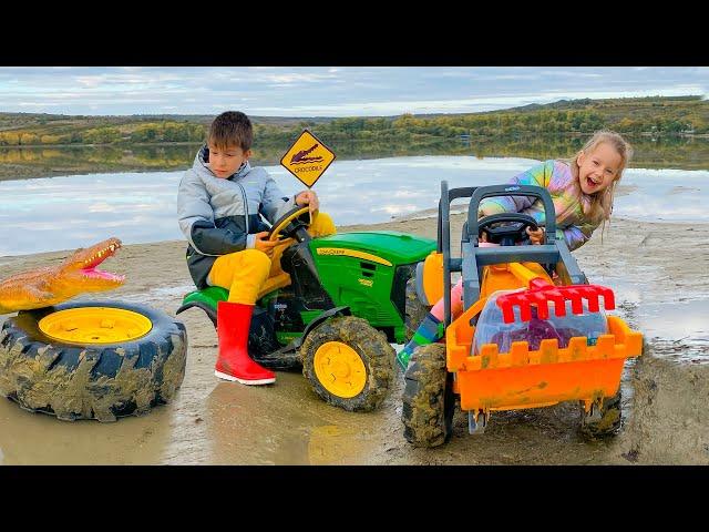 Darius and Francesca want to save the tractor wheel from the mud and met a crocodile