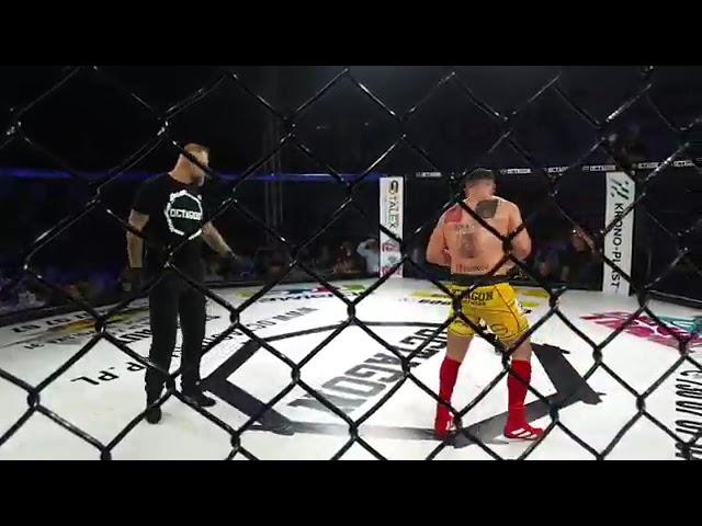 Zawiercie Octagon Fight League 13: Mateusz Kolasa wygrywa walkę wieczoru z: Dariusz Sierhej.