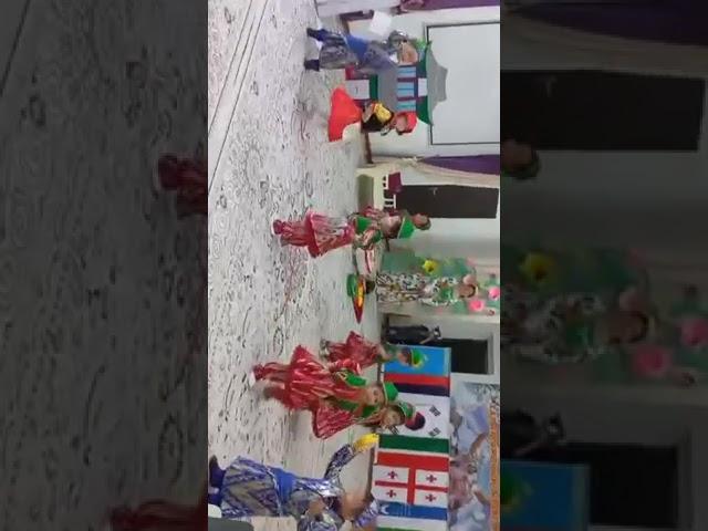 Балабақшадағы би. өзбек биі