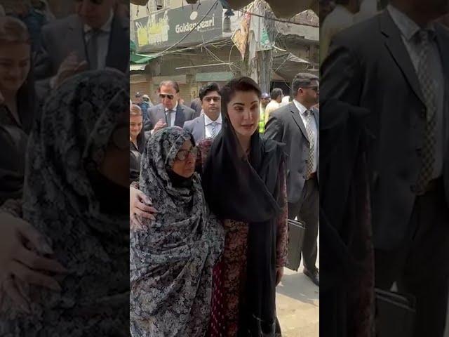Maryam Nawaz with her fans #love #shorts  #pakistan #pmln #shortvideo