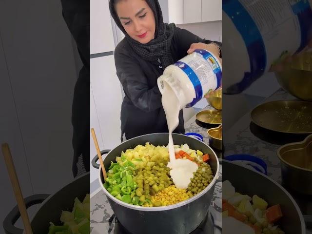 این هفته هم نتونستم برم سر خاک مامانم، اما انشاءالله هفته بعد. نذری من برای پنج‌شنبه‌های تو.