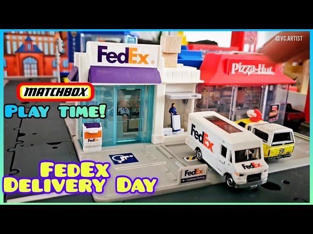 PLAY TIME! Matchbox Fedex truck Delivering packages around the Matchbox Action Drivers city Sets!