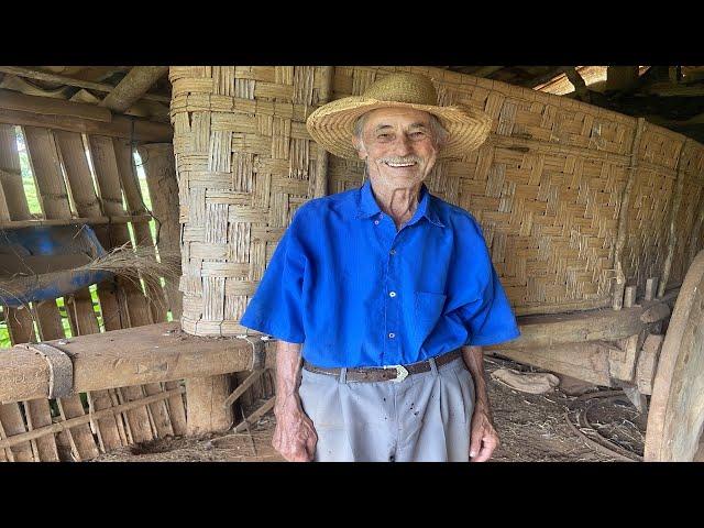 COM 90 ANOS, SEU ANTÔNIO AINDA TRABALHA NA ROÇA