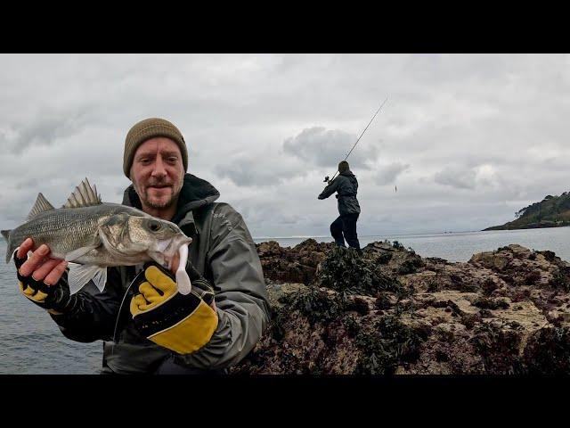 LURE FISHING FOR BASS | WORKING MY WAY THROUGH MY LURE BOX TO CATCH A FISH