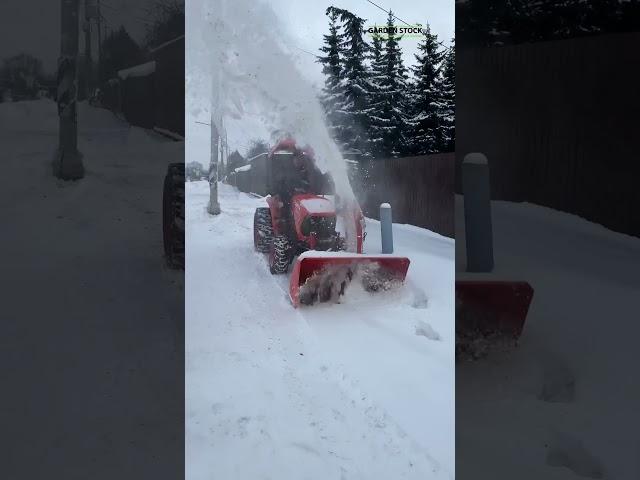Как работает трактор KUBOTA 2741 с насадкой снегоуборщик #обзор #снегоуборщик #снег #трактор #кубота