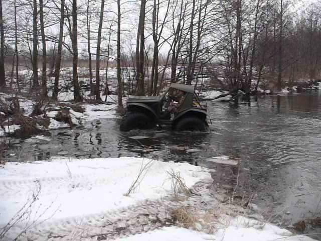 "Сталкер" - плавающий вездеход из Воронежа