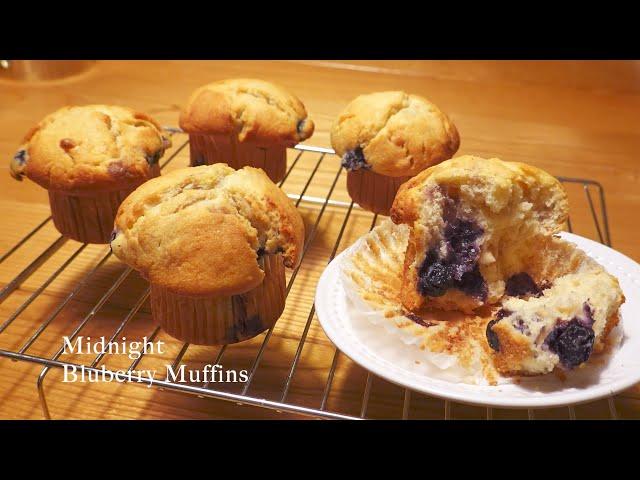 Blueberry White chocolate Muffins/ Fluffy, Fruity but not too sweet Muffin/ Enjoy with beer!