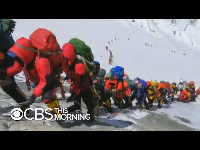 Climber describes scene in Everest's "death zone" : Traffic jams and corpses