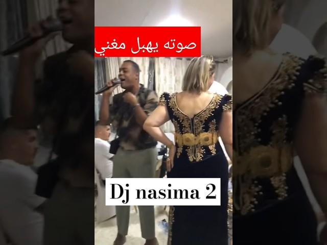 مغني يجلب ملايين المشاهدة بصوته