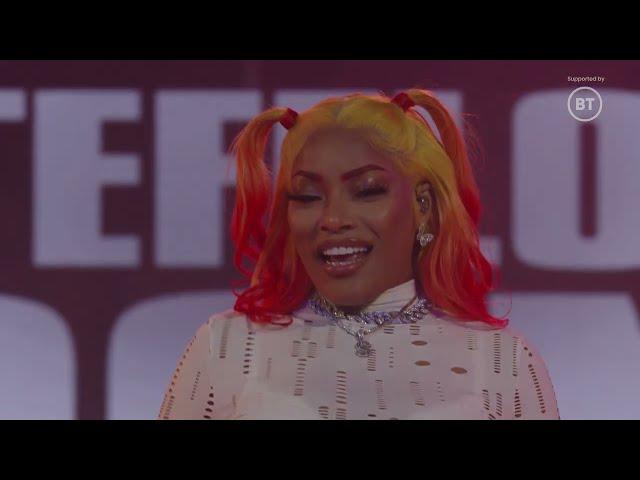 Stefflon Don - Moments (Live on Apprentice Nation)