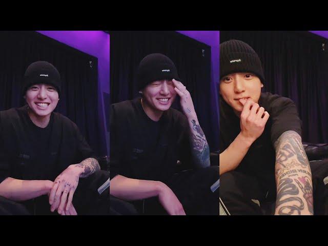 Jungkook did a mini concert on weverse live in his new house!?