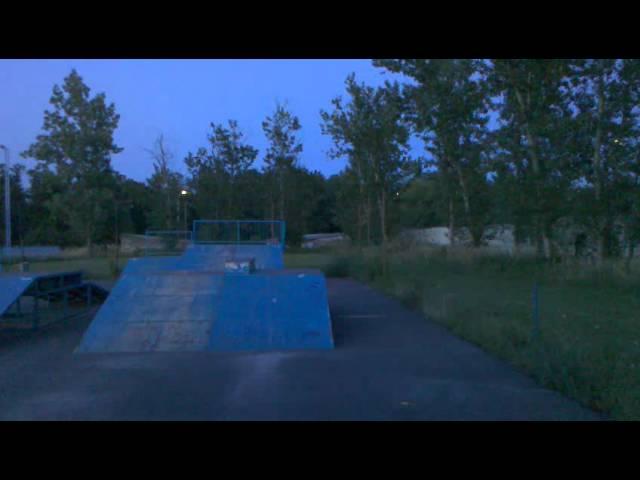 E-REVO SKATE PARK - JUMP