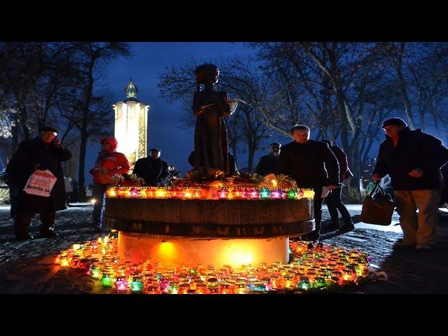 В Киеве тысячи людей почтили память жертв Голодомора