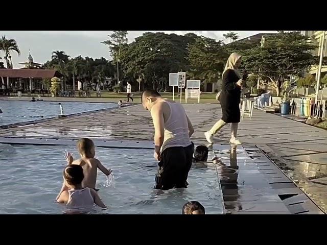 Anak Anak Berenang di Mercure Hotel Bengkulu dan Grage Hotel Bengkulu