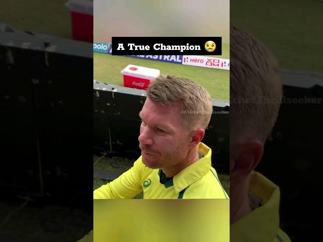 David Warner's autograph and hat giveaway leaves a fan speechless.️ #kindness