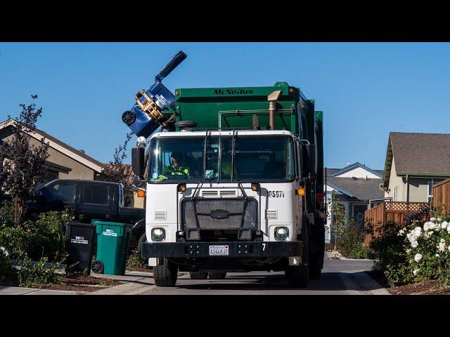 Green Waste Management Autocar ACX McNeilus ZR Side Loader Garbage Truck on Recycling