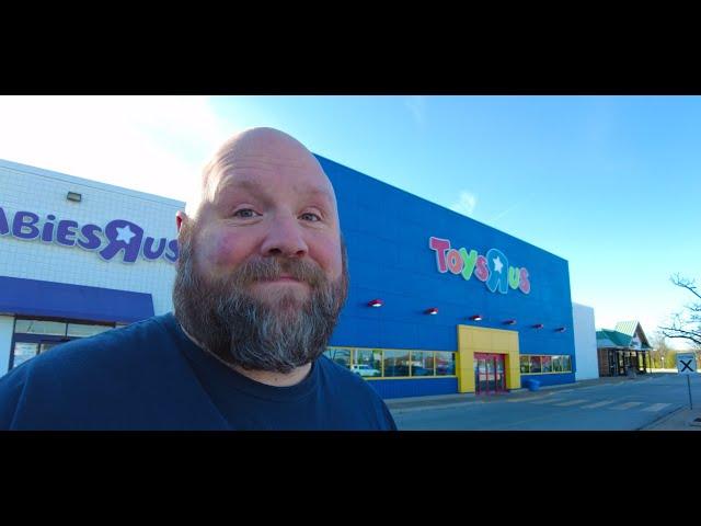 I Visit Toys R Us......And It's Still Open!