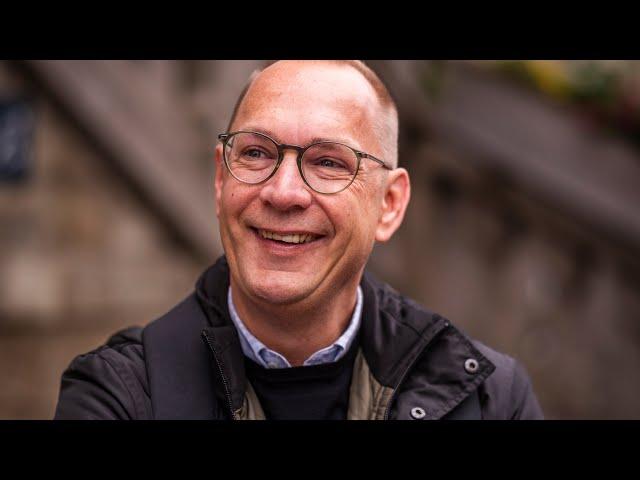 Streetphotography with #VRT journalist Bart Verhulst in #gent !  #nikon #streetportraits #portrait