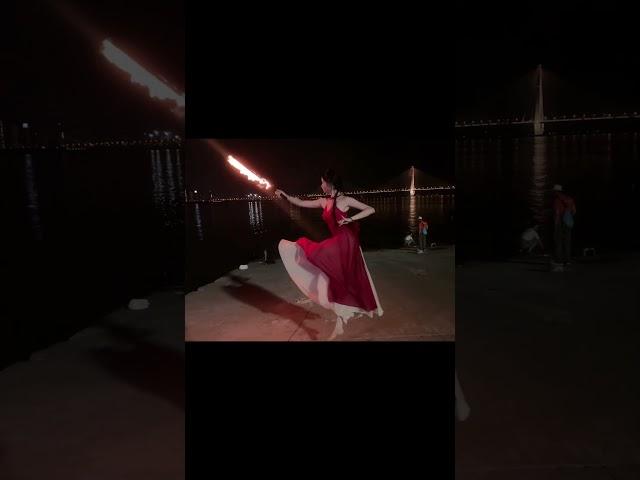 “我于废土绽放，亦如黎明之花”#火刀 #古典舞