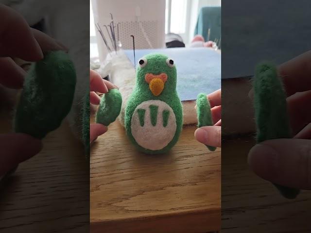 needle felting this hungry parakeet from #theboyandtheheron #felting #ghibli #needlefelting