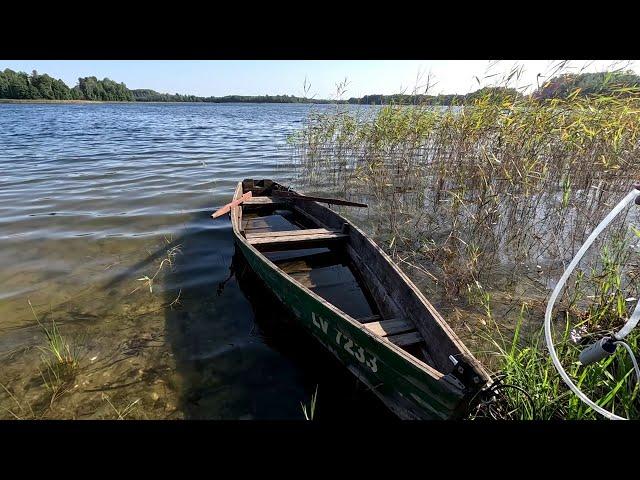 Рыбалка в Латгалии. Ловля окуня на озере с лодки.