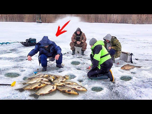 ДЕД КАРАСЯ на САЛО ТЯГАЕТ...!!! СЕКРЕТ КАРАСЯ ЗИМОЙ!!! РЫБАЛКА на КАРАСЯ ЗИМОЙ со ЛЬДА