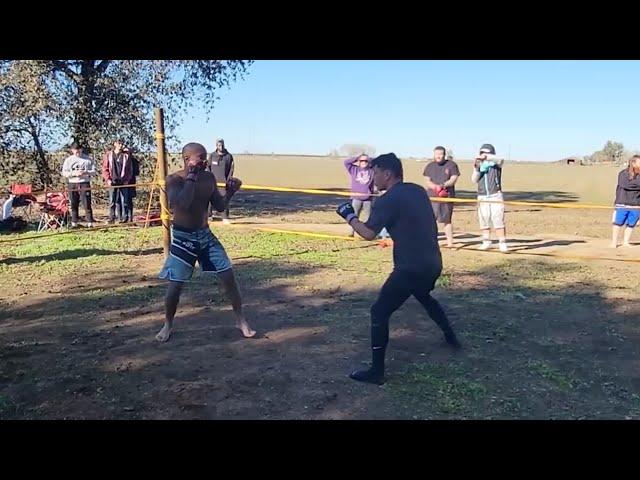 Mexican boxer vs MMA fighter !!! Fast Run !!!