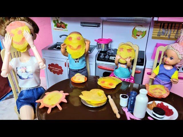 Funny pancakes for mom Katya and Max are a funny family! Funny TV series dolls in real life