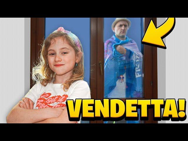 GIORGIA CHIUDE PAPÀ SALVO FUORI DAL BALCONE 24H | Giorgia si vendica !