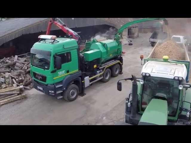 Peter Lords Jenz 582 Chipper Truck in action