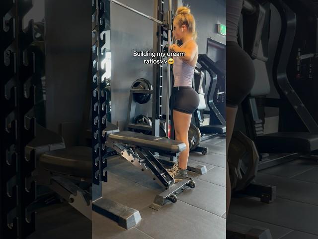 GLUTES to WAIST RATIO #bulk#glutes #gluteworkout #bulking #gymrat #gymgirlshorts #gymhack