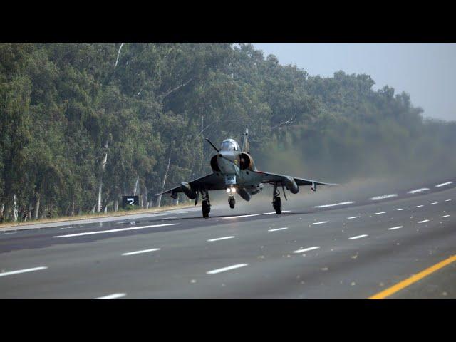 PAF FIGHTERS CONDUCT LANDINGS ON MOTORWAY | PAF PRESS RELEASE | 07 OCT 2020 |