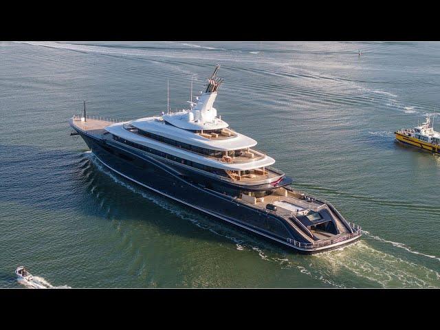 Bill Gates' 118.8m/ 390ft yacht returning from sea trials