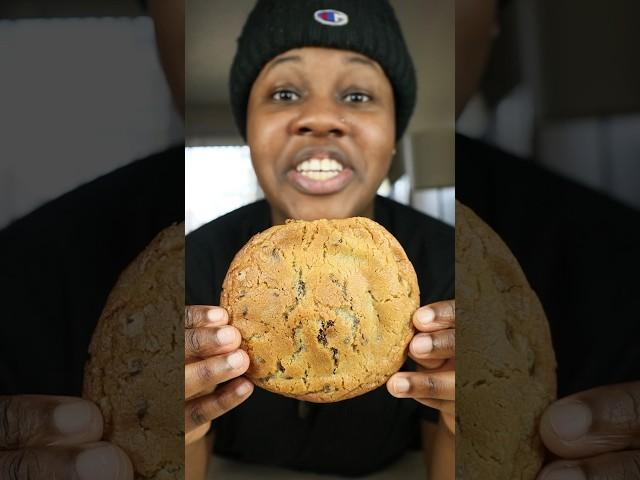 Chocolate chip honey bun cookie￼