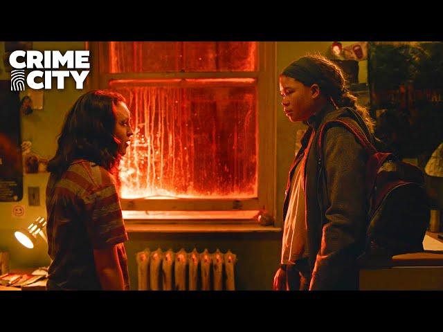 Riley Sneaks Into Ellie’s Room | The Last of Us (Storm Reid, Bella Ramsey)