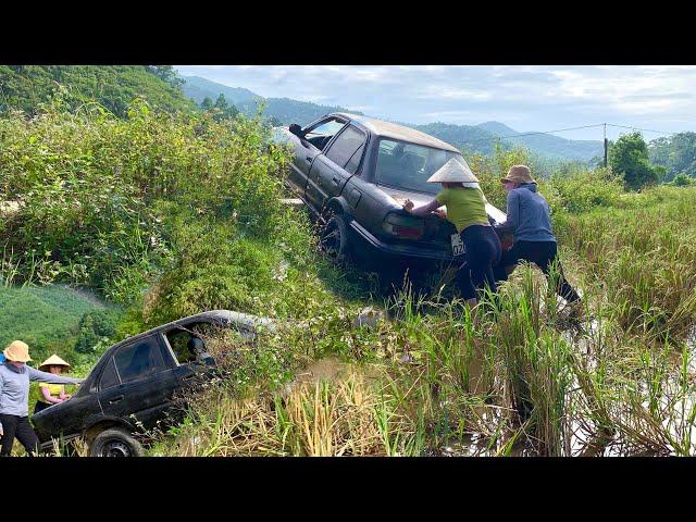 The car sank into the deep field. I helped her pull the car back to repair it successfully.