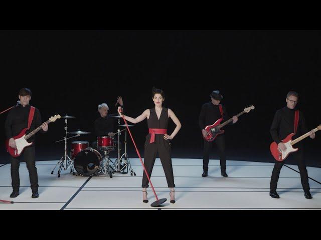 Superbus - Strong & Beautiful (Clip officiel)