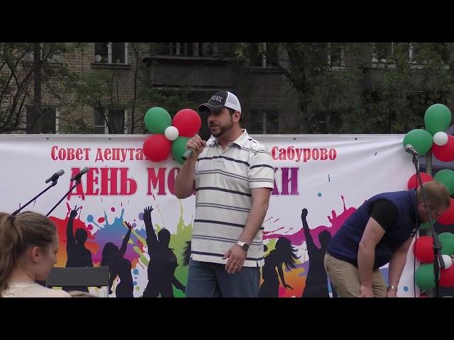 Депутат Михаил Андрианов поздравляет жителей с Днем молодежи