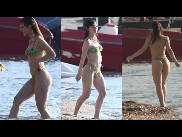 Rabia soytürk bikini kalça frikik