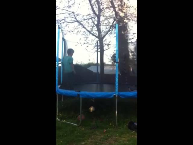 Kid land backflip and frontfilp