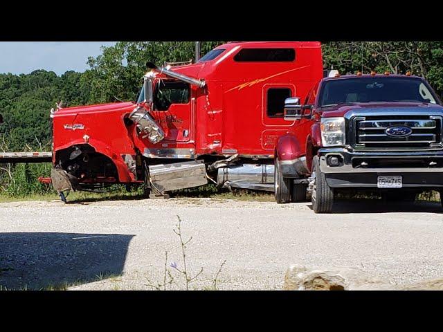 R.I.P KENWORTH W900. Сосед разбил свой последний трак.