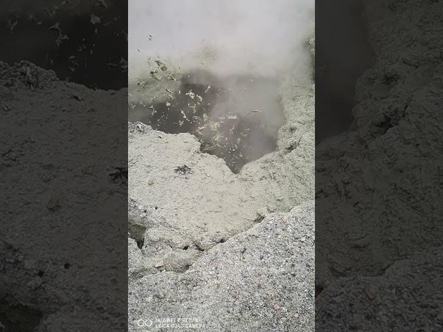 Mud geyser, Géiser de barro, Грязевой гейзер