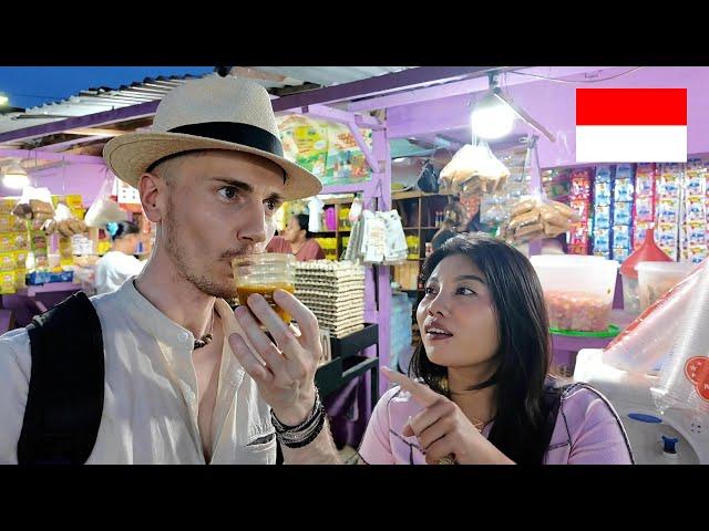 Strange drinks in this colorful Indonesian Night Market 