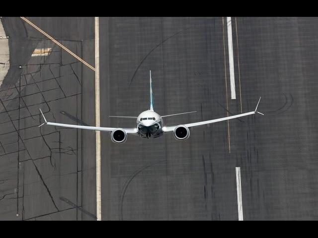 Stunning!  Boeing's 737 MAX on Flying Display