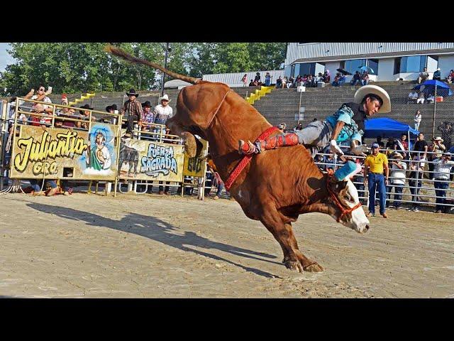 SON  TOROS DIFICIL DE QUEDARLES!! Los Destructores de Memo Ocampo por primera vez en michigan